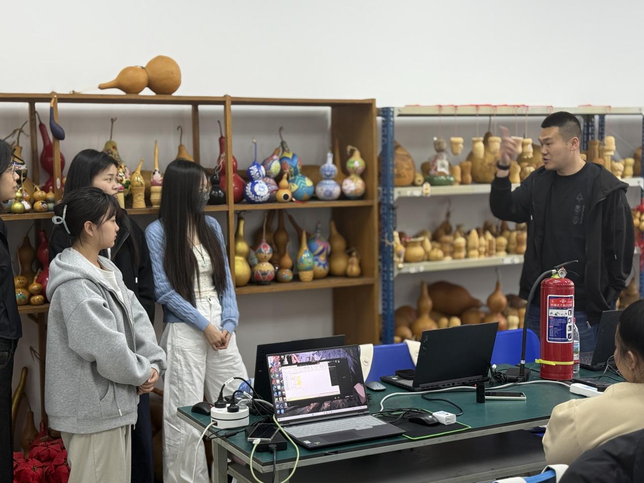 19f87dca178de0d21729d97eaa17941